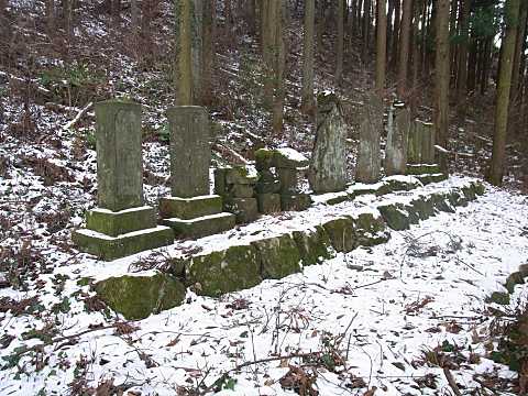 勝山神官家の墓地